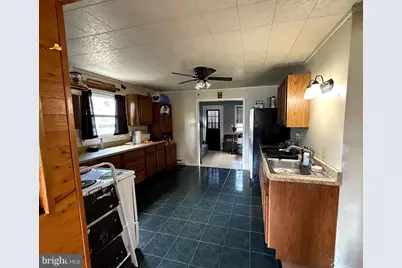 321 W Chestnut Street, Pottstown, PA 19464 - Photo 3