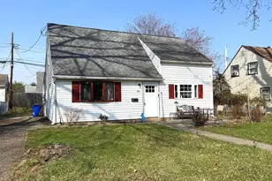 321 W Chestnut St, Pottstown, PA 19464 - Photo 1