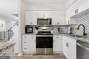 22 Fitzwatertown Rd, Willow Grove, PA 19090 - Photo 9