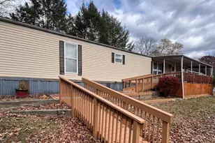 808 Holly Dr, Green Lane, PA 18054 - Photo 3