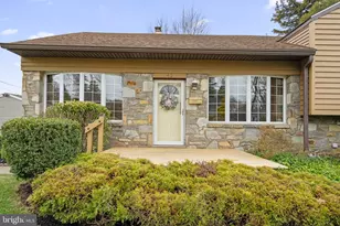 42 Lincoln Ln, Conshohocken, PA 19428 - Photo 3