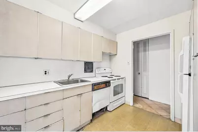 1001 City Avenue #E-307, Wynnewood, PA 19096 - Photo 5