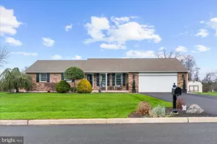 2323 Colonial Dr, Gilbertsville, PA 19525 - Photo 3