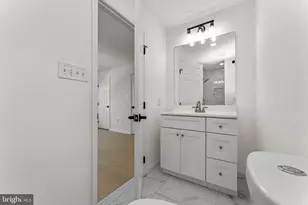 729 E Oak St, Norristown, PA 19401 - Photo 17