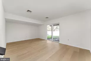 729 E Oak St, Norristown, PA 19401 - Photo 25