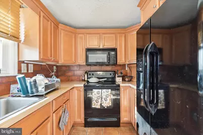 327 E 9th Avenue, Conshohocken, PA 19428 - Photo 9