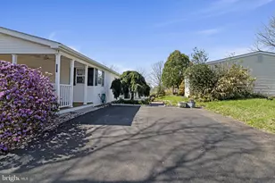 442 Manor House Ln, Souderton, PA 18964 - Photo 5