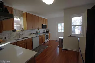 415 N York St, Pottstown, PA 19464 - Photo 5