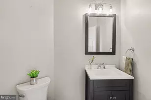 2106 Peregrine Cir, Norristown, PA 19403 - Photo 19