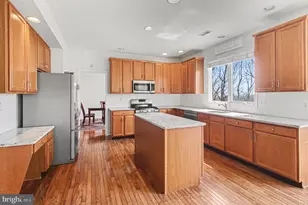 2106 Peregrine Cir, Norristown, PA 19403 - Photo 13