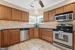 327 Abbey Ln, Lansdale, PA 19446 - Photo 11