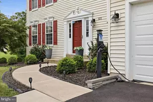 321 Summer Grove Ln, Pottstown, PA 19464 - Photo 3