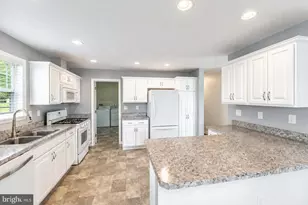 423 Honeysuckle Ln, Blue Bell, PA 19422 - Photo 9