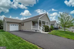 423 Honeysuckle Ln, Blue Bell, PA 19422 - Photo 3