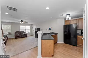 2058 Berkeley Dr, Pennsburg, PA 18073 - Photo 9
