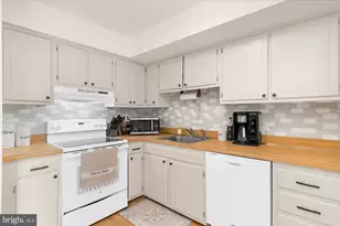 1802 Walnut Ridge Estate, Pottstown, PA 19464 - Photo 11