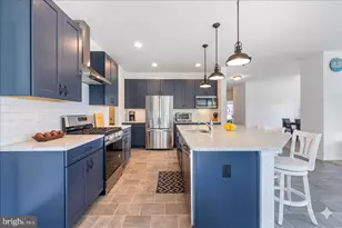 1083 Smyth Ln, Pennsburg, PA 18073 - Photo 13