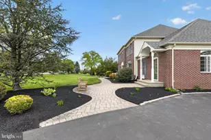 547 Carriage House Ln, Harleysville, PA 19438 - Photo 3