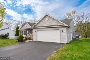 779 Hunter Dr, Pennsburg, PA 18073 - Photo 3