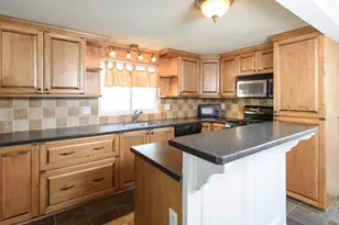 374 Dehaven St, Conshohocken, PA 19428 - Photo 7