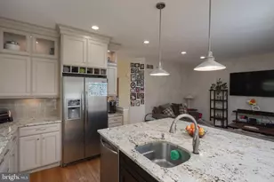 142 Green Valley Cir, Dresher, PA 19025 - Photo 17