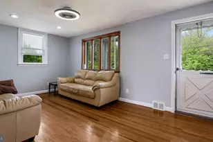 223 Fitzwatertown Rd, Willow Grove, PA 19090 - Photo 5
