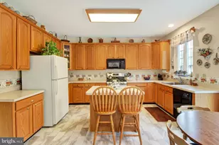 107 Castle Dr, North Wales, PA 19454 - Photo 5
