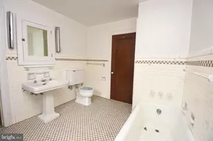 105 E Logan St, Norristown, PA 19401 - Photo 33