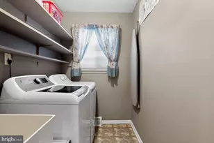 813 Mockingbird Ln, Norristown, PA 19403 - Photo 17