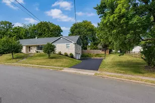 642 Knoll Dr, Lansdale, PA 19446 - Photo 1