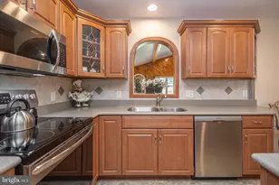 225 Parkview Ct, Harleysville, PA 19438 - Photo 11