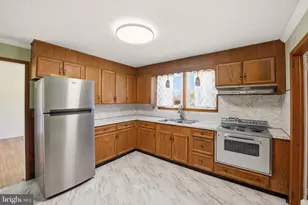 3217 W Mt Kirk Ave, Norristown, PA 19403 - Photo 15