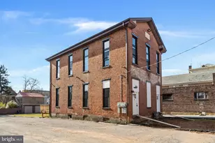 420 Chestnut St, Pottstown, PA 19464 - Photo 1