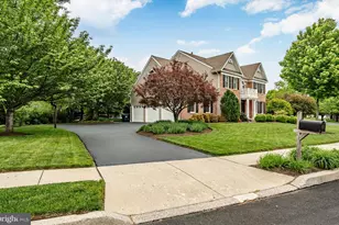 132 Chinaberry Ln, Collegeville, PA 19426 - Photo 3