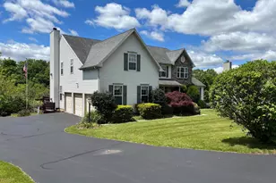 976 Stuart Dr, Pottstown, PA 19464 - Photo 3