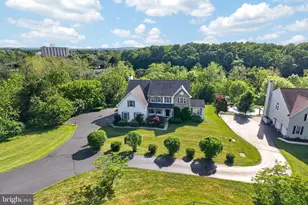 976 Stuart Dr, Pottstown, PA 19464 - Photo 3
