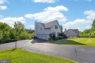 976 Stuart Dr, Pottstown, PA 19464 - Photo 5