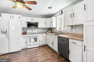 793 Hunter Dr, Pennsburg, PA 18073 - Photo 17