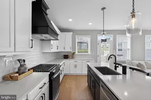 160 Charles Ln, Harleysville, PA 19438 - Photo 3