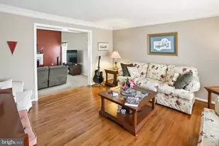 102 Noble Ln, Gilbertsville, PA 19525 - Photo 3