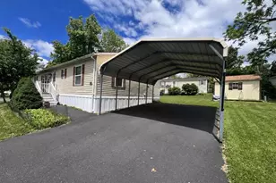 204 Green Hill Dr, Green Lane, PA 18054 - Photo 1