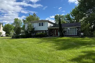 806 Warfield Ln, Huntingdon Valley, PA 19006 - Photo 1