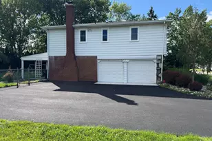 806 Warfield Ln, Huntingdon Valley, PA 19006 - Photo 3