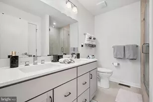 919 Riverplace Dr, Conshohocken, PA 19428 - Photo 17