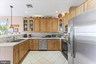 1072 Bordeaux Ln, Pennsburg, PA 18073 - Photo 17
