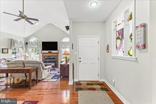 1072 Bordeaux Ln, Pennsburg, PA 18073 - Photo 5