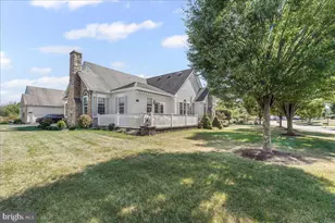 1072 Bordeaux Ln, Pennsburg, PA 18073 - Photo 3