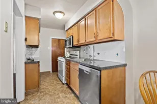 242 Henley Rd, Wynnewood, PA 19096 - Photo 9