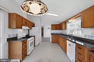 24 Longwood Ct E, Harleysville, PA 19438 - Photo 11