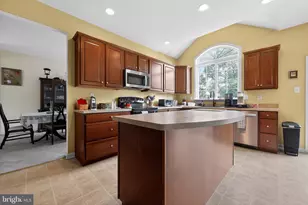 1110 Autumnview Ln, Pottstown, PA 19464 - Photo 11